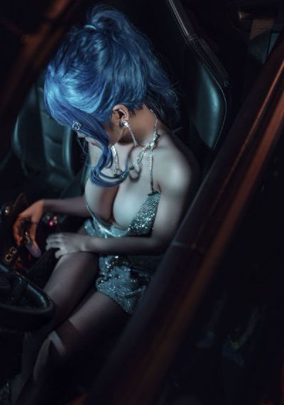 固定手脚的痒女生的脚心