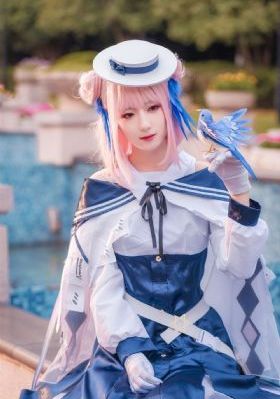 美女恶搞