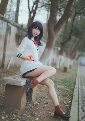 汤芳